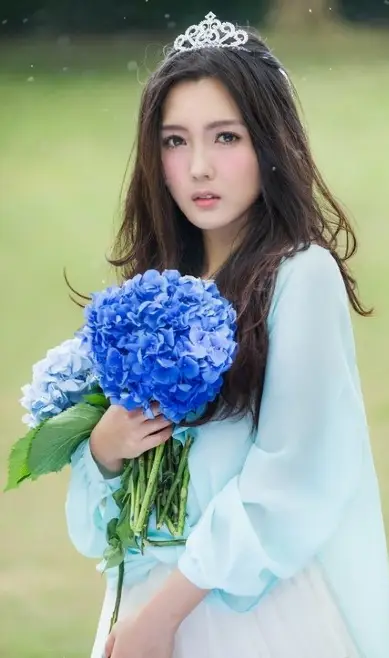 Please Don't Say Sorry To Me请不要对我说Sorry(Qing Bu Yao Dui Wo Shuo Sorry) By Angel He Jie何洁