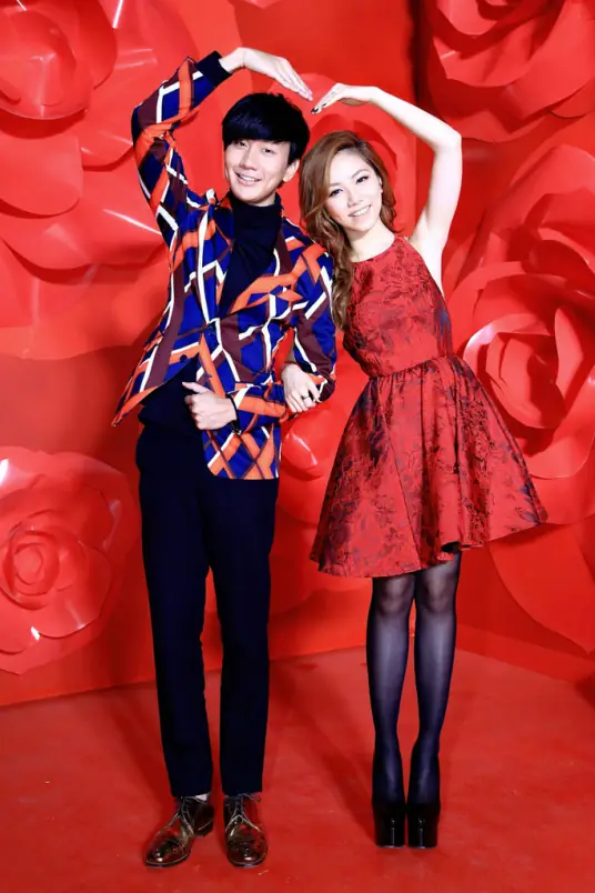 The Rose In Your Hand手心的蔷薇(Shou Xin De Qiang Wei) By JJ Lin林俊杰 & G.E.M.邓紫棋