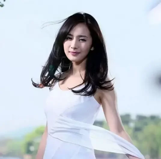 Love Love爱情爱情(Ai Qing Ai Qing) Beijing Love Story OST By Yang Mi杨幂