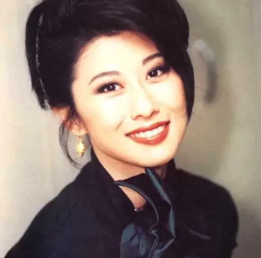 The Possibilities of Love爱的可能(Ai De Ke Neng) By Sally Yeh叶倩文
