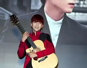 We Stroll in Love我们在爱中漫步(Wo Men Zai Ai Zhong Man Bu) May-December Love Season 2 OST By Bii毕书尽